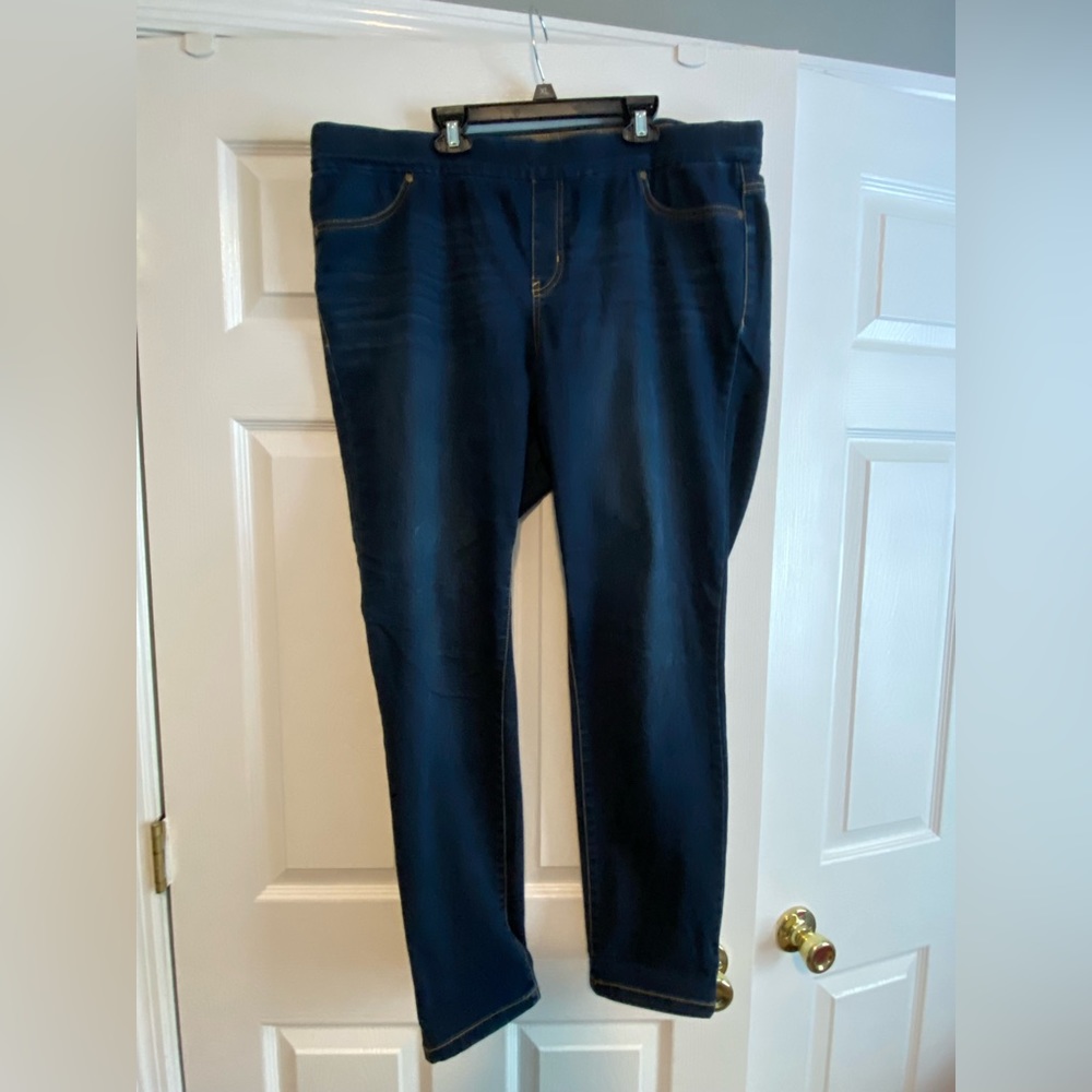 Like new pull on jeans